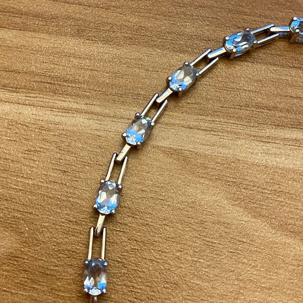 Beautiful topaz and 925 sterling silver link bracelet